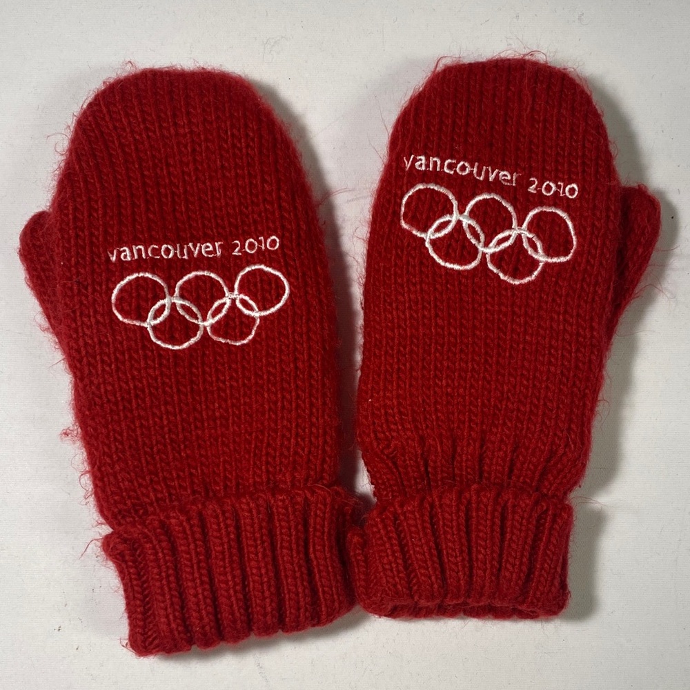 Vancouver 2010 Red Knit Gloves